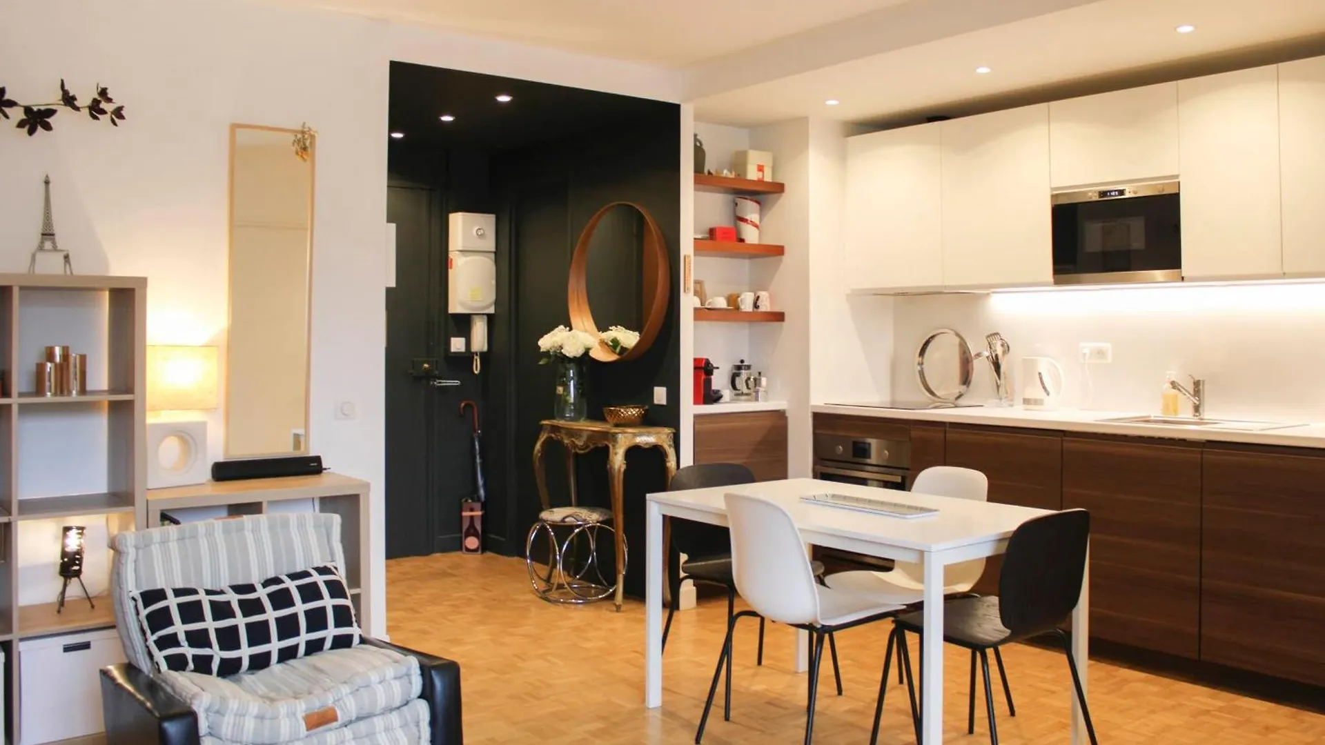 Charming T2 With Balcony Near The Bastille Paris France